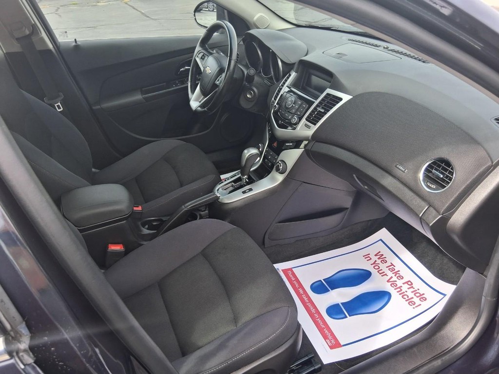 Chevrolet Cruze Vehicle Full-screen Gallery Image 12