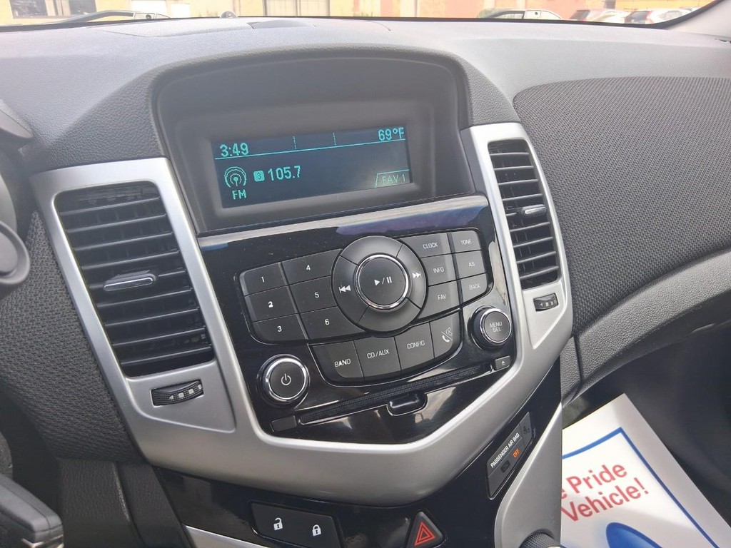 Chevrolet Cruze Vehicle Full-screen Gallery Image 14