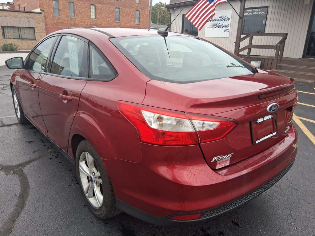 Ford Focus Vehicle Full-screen Gallery Image 03