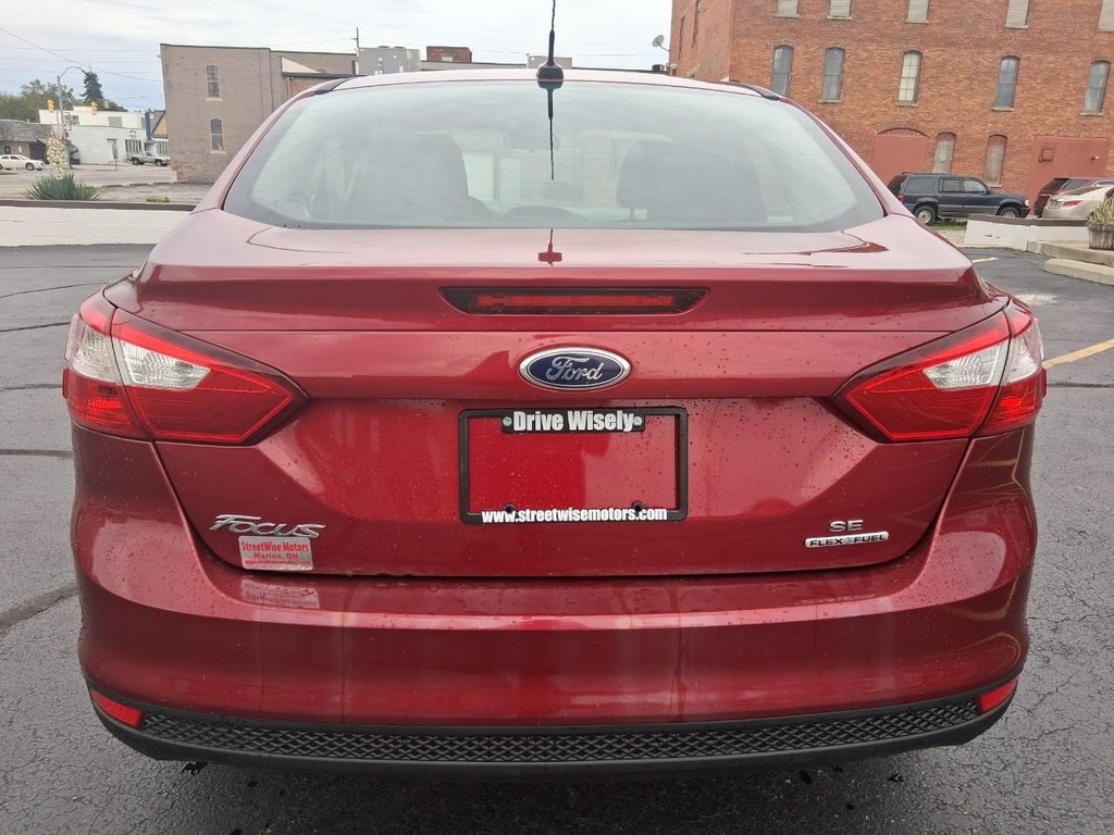 Ford Focus Vehicle Full-screen Gallery Image 04