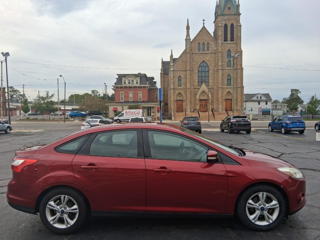 Ford Focus Vehicle Full-screen Gallery Image 06