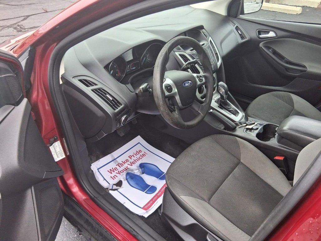 Ford Focus Vehicle Full-screen Gallery Image 09