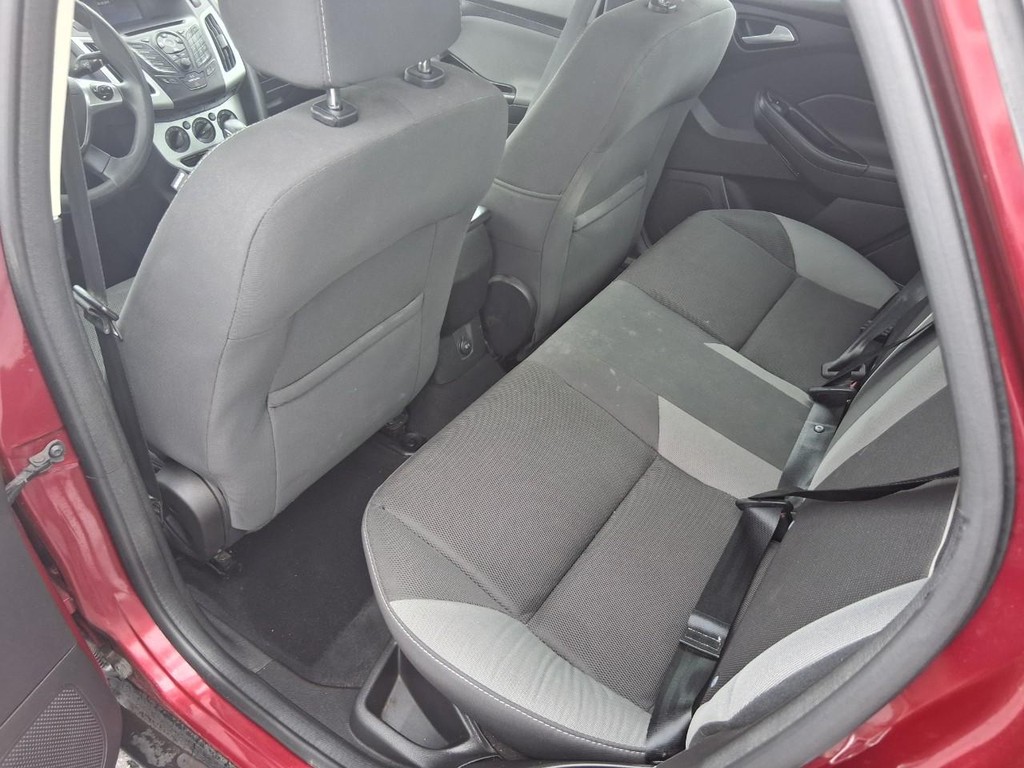 Ford Focus Vehicle Full-screen Gallery Image 10