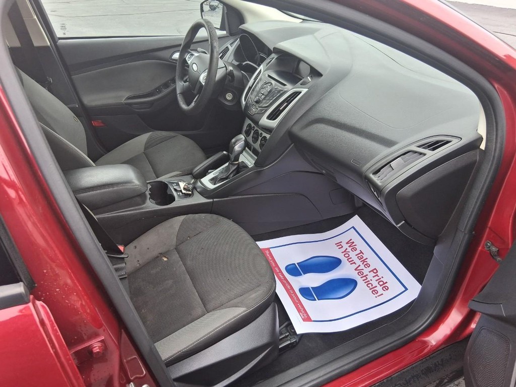 Ford Focus Vehicle Full-screen Gallery Image 12