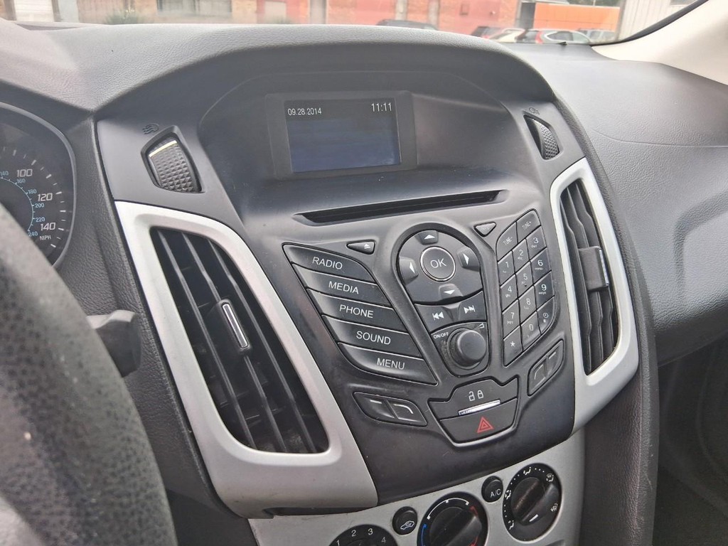 Ford Focus Vehicle Full-screen Gallery Image 14