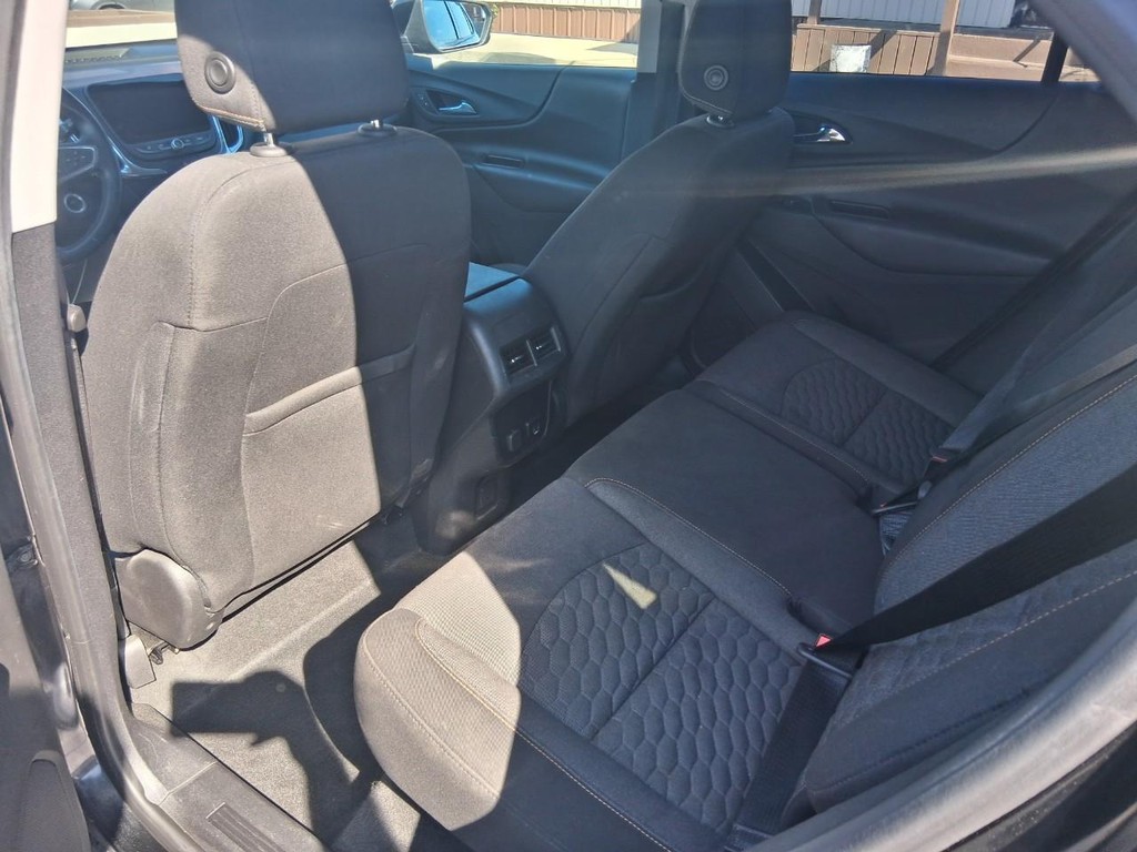 Chevrolet Equinox Vehicle Full-screen Gallery Image 10