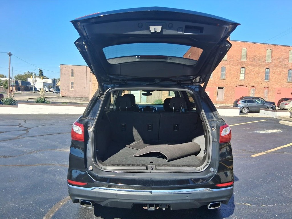 Chevrolet Equinox Vehicle Full-screen Gallery Image 12