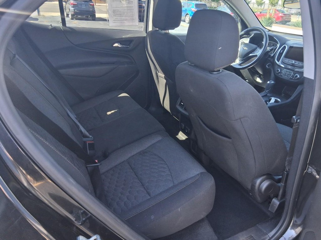 Chevrolet Equinox Vehicle Full-screen Gallery Image 14