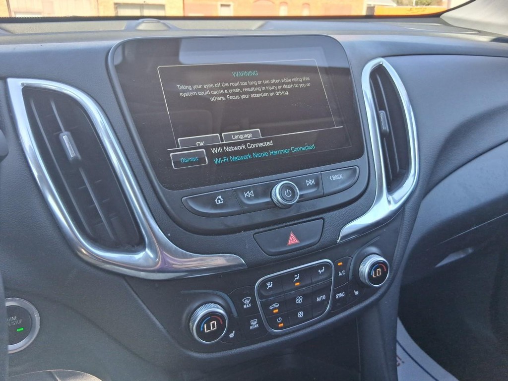 Chevrolet Equinox Vehicle Full-screen Gallery Image 17