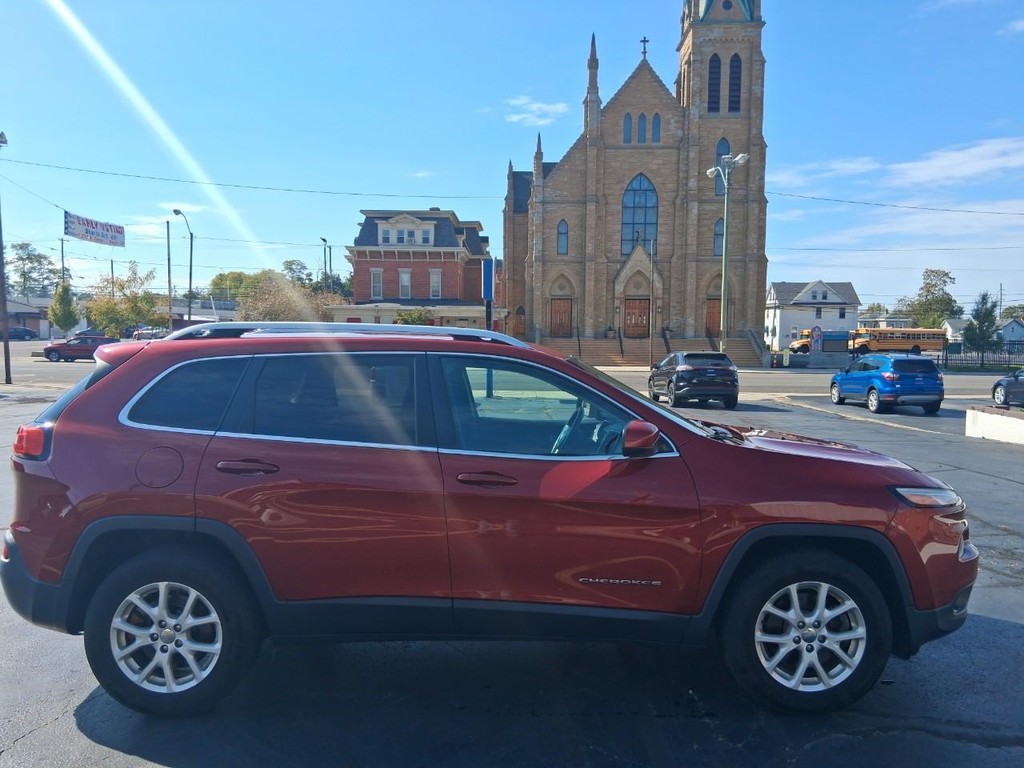 Jeep Cherokee Vehicle Full-screen Gallery Image 06