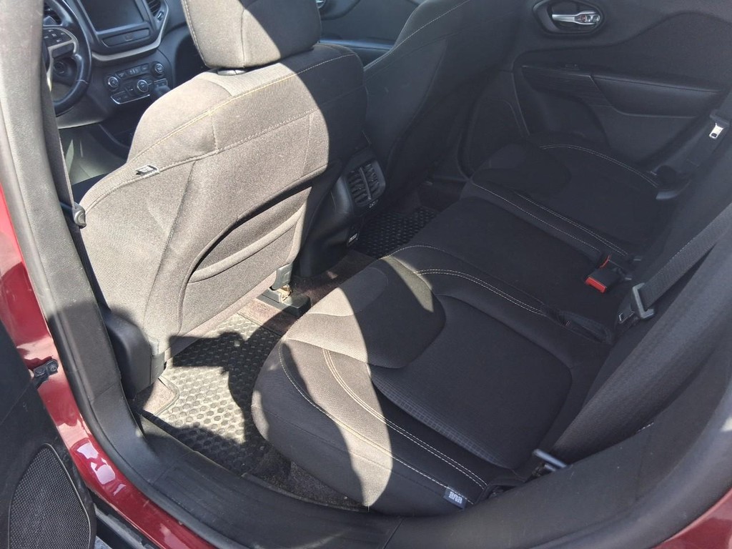 Jeep Cherokee Vehicle Full-screen Gallery Image 10