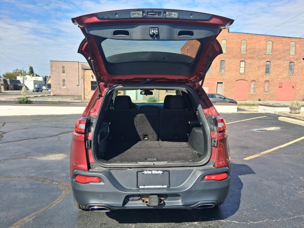 Jeep Cherokee Vehicle Full-screen Gallery Image 12