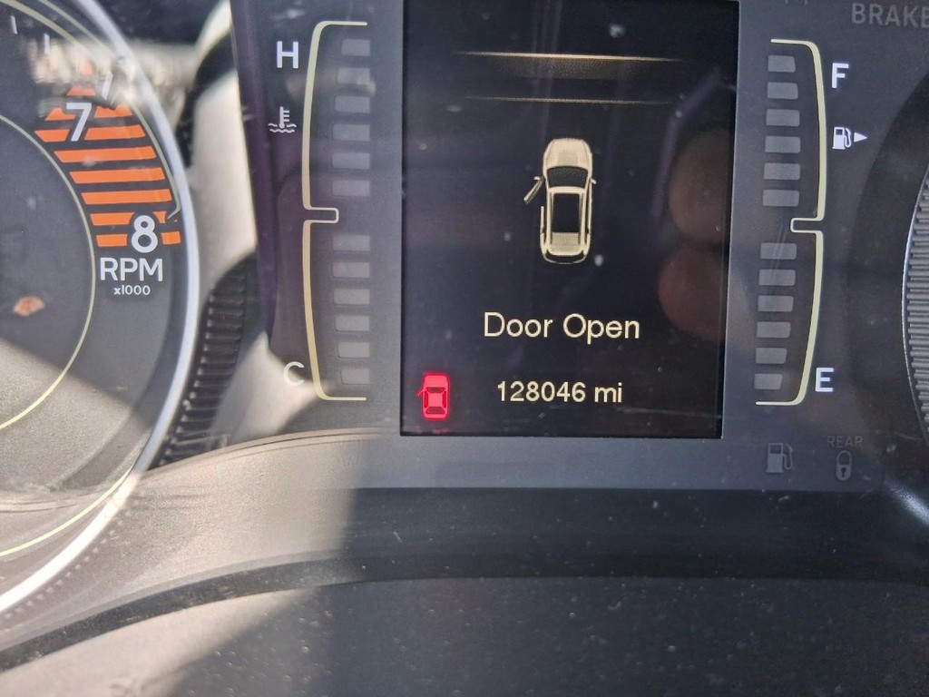 Jeep Cherokee Vehicle Full-screen Gallery Image 16