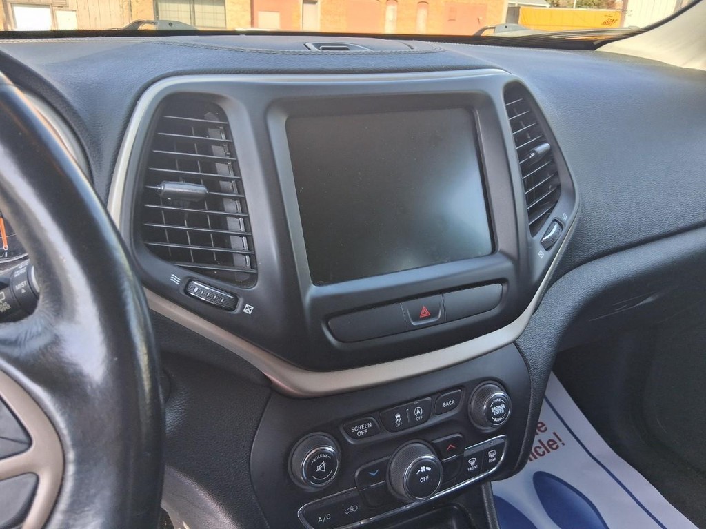 Jeep Cherokee Vehicle Full-screen Gallery Image 17