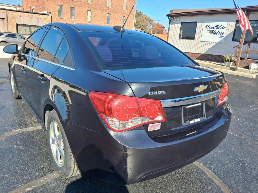 Chevrolet Cruze Vehicle Full-screen Gallery Image 03
