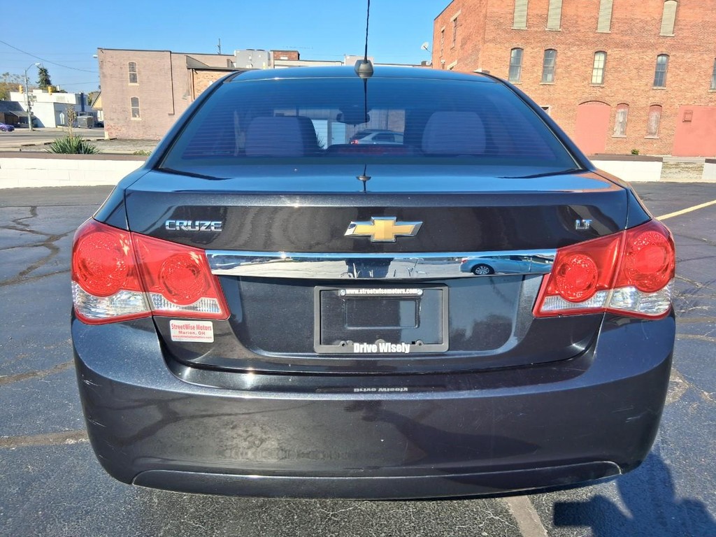 Chevrolet Cruze Vehicle Full-screen Gallery Image 04