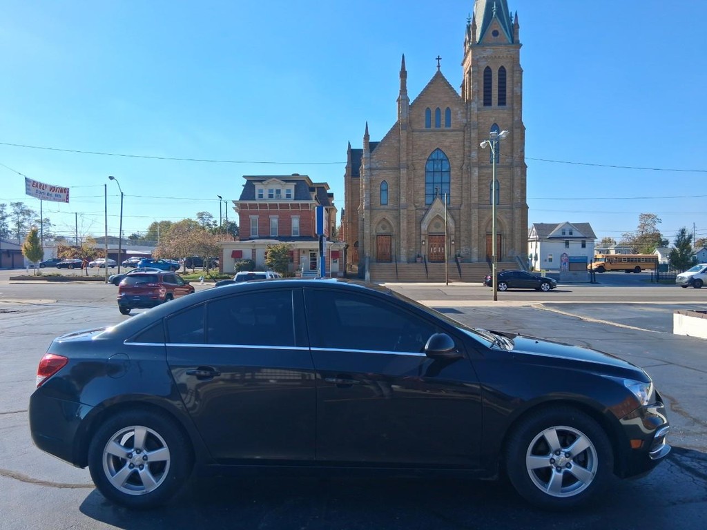 Chevrolet Cruze Vehicle Full-screen Gallery Image 06