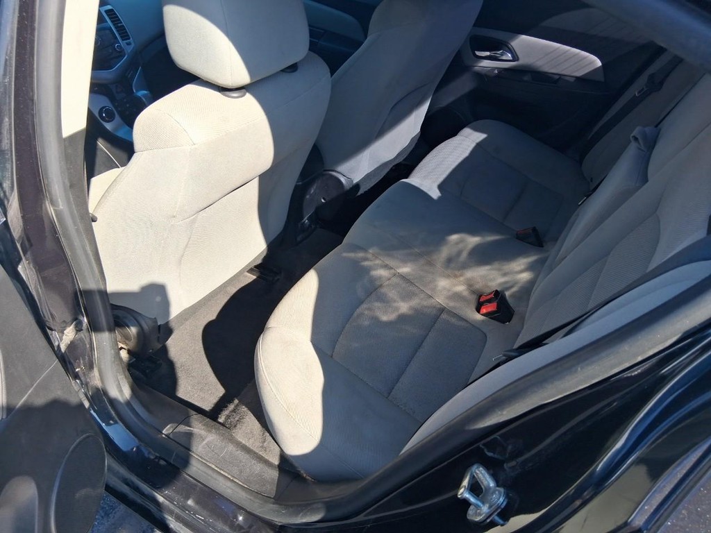 Chevrolet Cruze Vehicle Full-screen Gallery Image 10