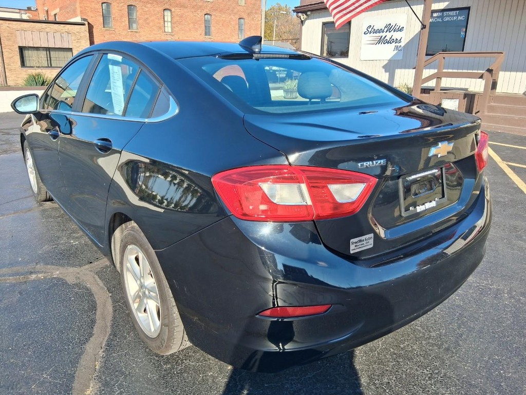 Chevrolet Cruze Vehicle Full-screen Gallery Image 03