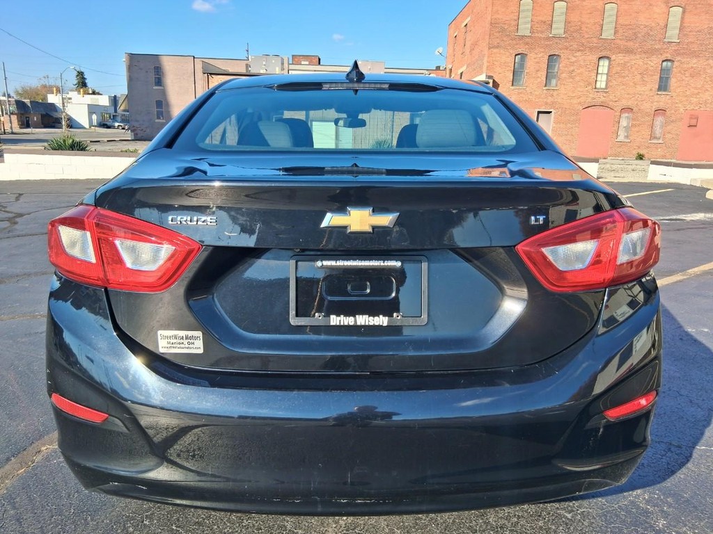 Chevrolet Cruze Vehicle Full-screen Gallery Image 04