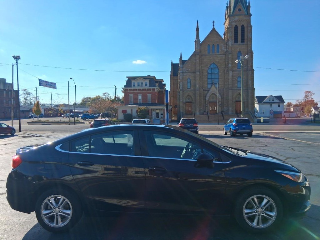 Chevrolet Cruze Vehicle Full-screen Gallery Image 06