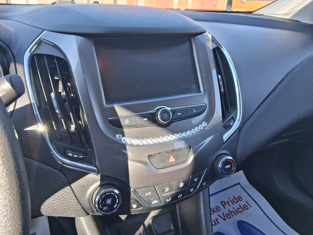 Chevrolet Cruze Vehicle Full-screen Gallery Image 14