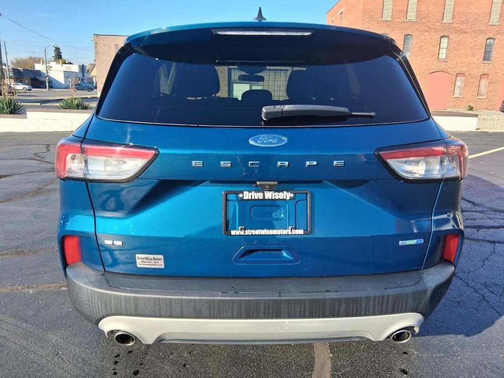 Ford Escape Vehicle Full-screen Gallery Image 04