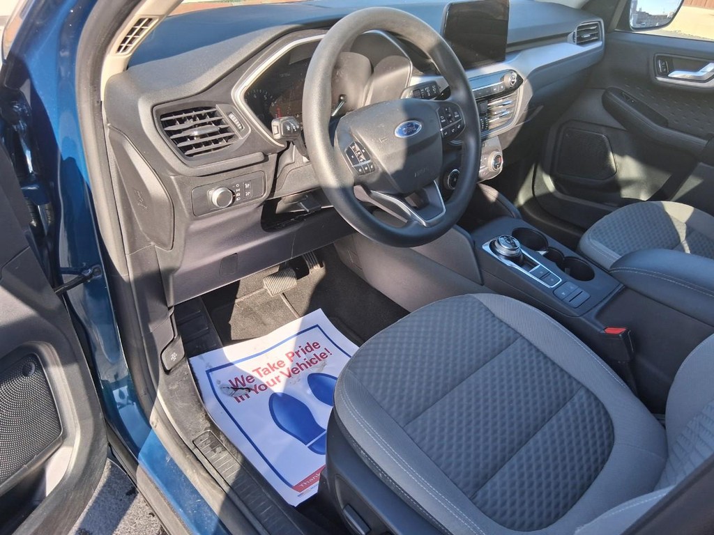 Ford Escape Vehicle Full-screen Gallery Image 09
