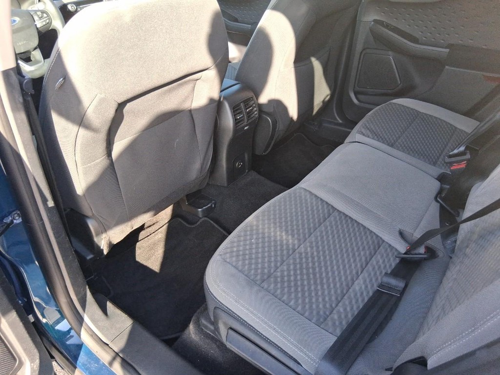 Ford Escape Vehicle Full-screen Gallery Image 10
