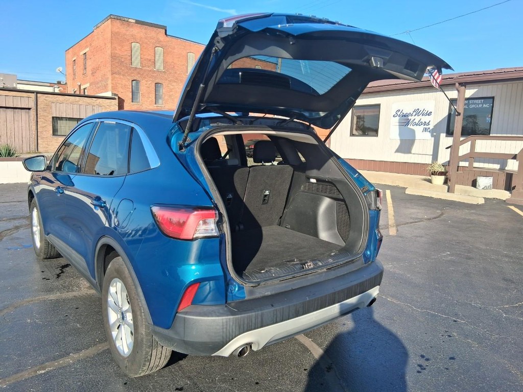Ford Escape Vehicle Full-screen Gallery Image 11