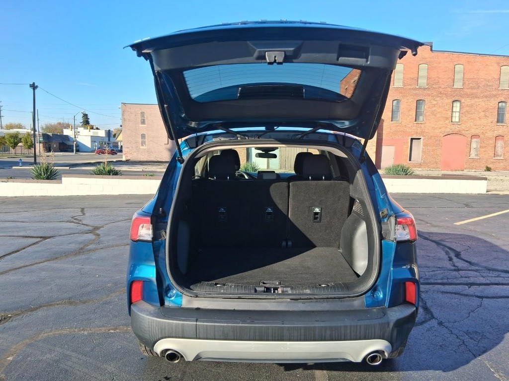 Ford Escape Vehicle Full-screen Gallery Image 12