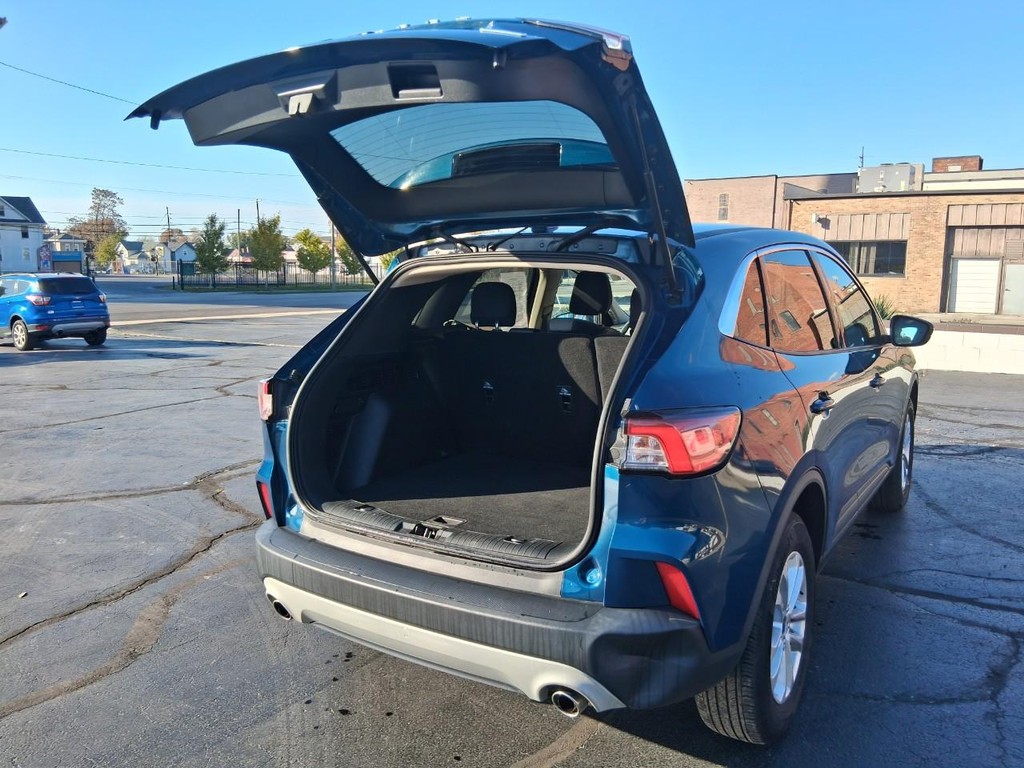 Ford Escape Vehicle Full-screen Gallery Image 13