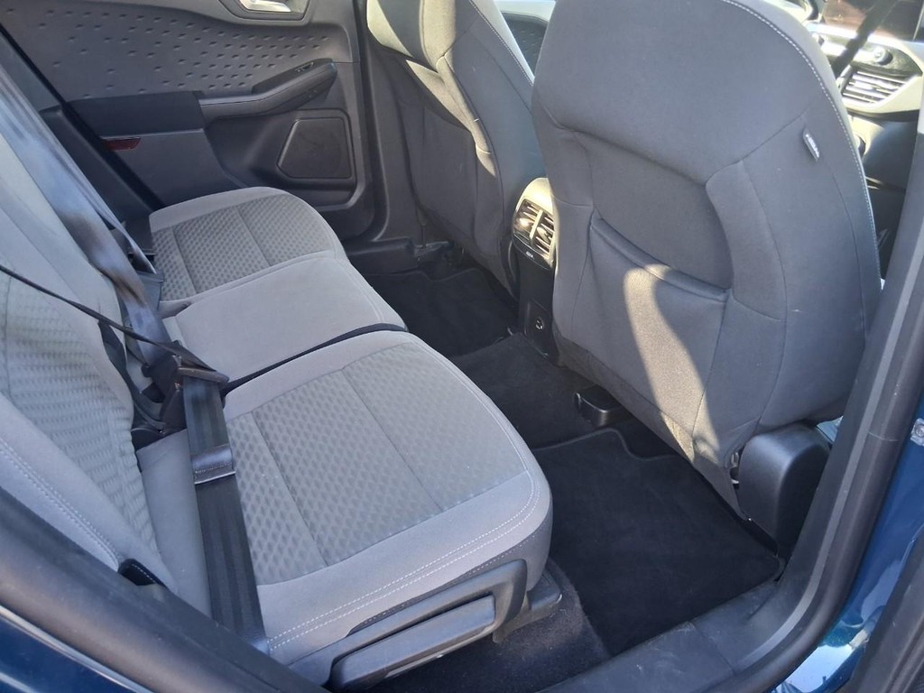 Ford Escape Vehicle Full-screen Gallery Image 14