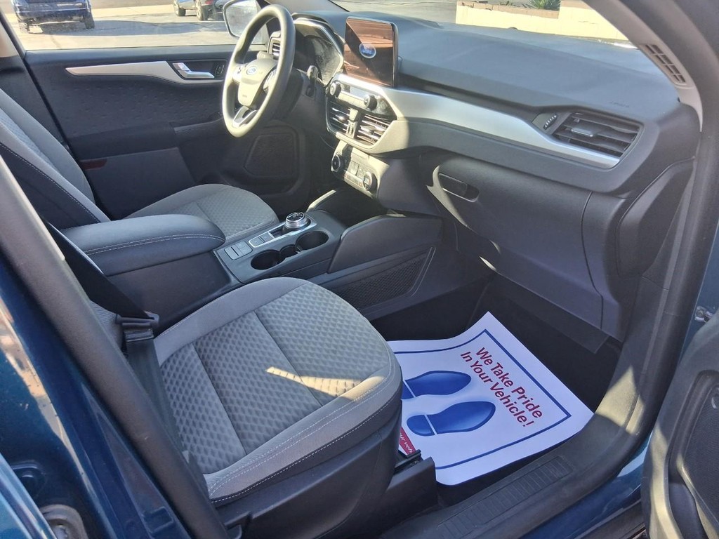 Ford Escape Vehicle Full-screen Gallery Image 15