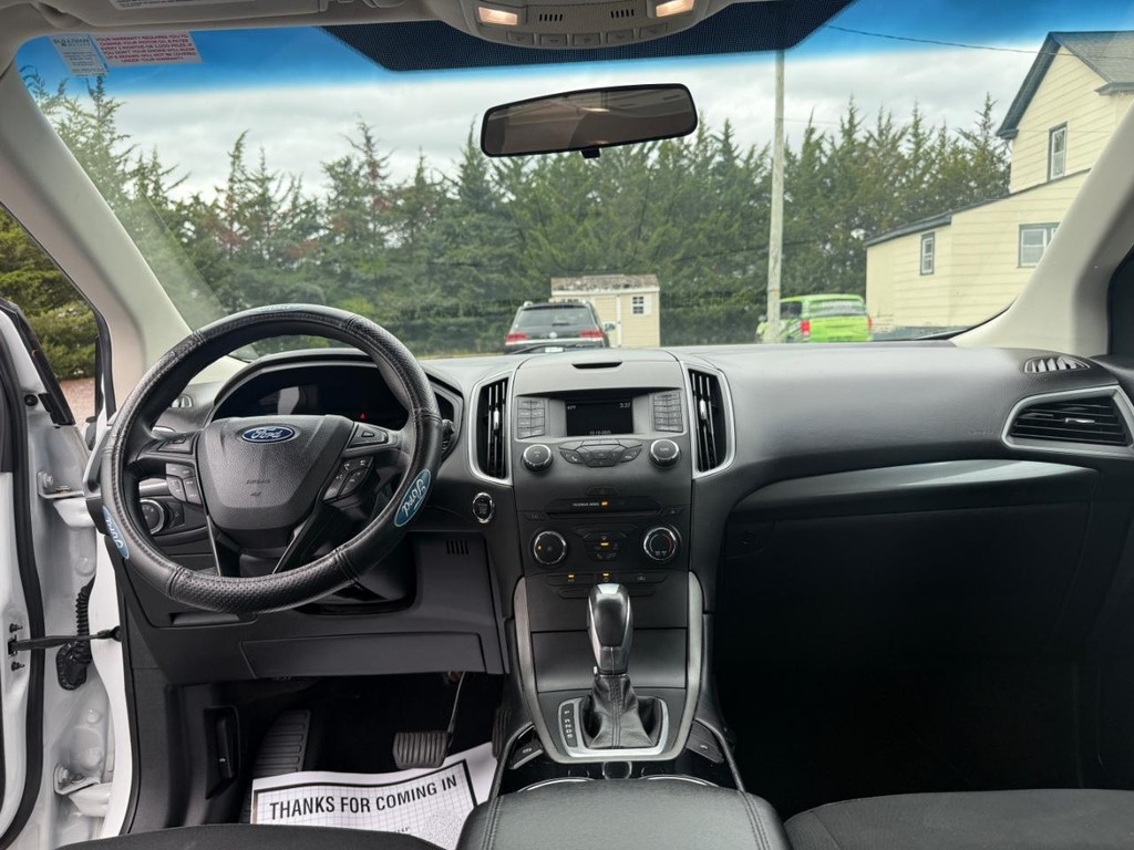 Ford Edge Vehicle Full-screen Gallery Image 07