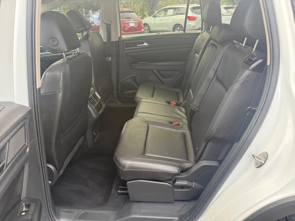 Volkswagen Atlas Vehicle Full-screen Gallery Image 06