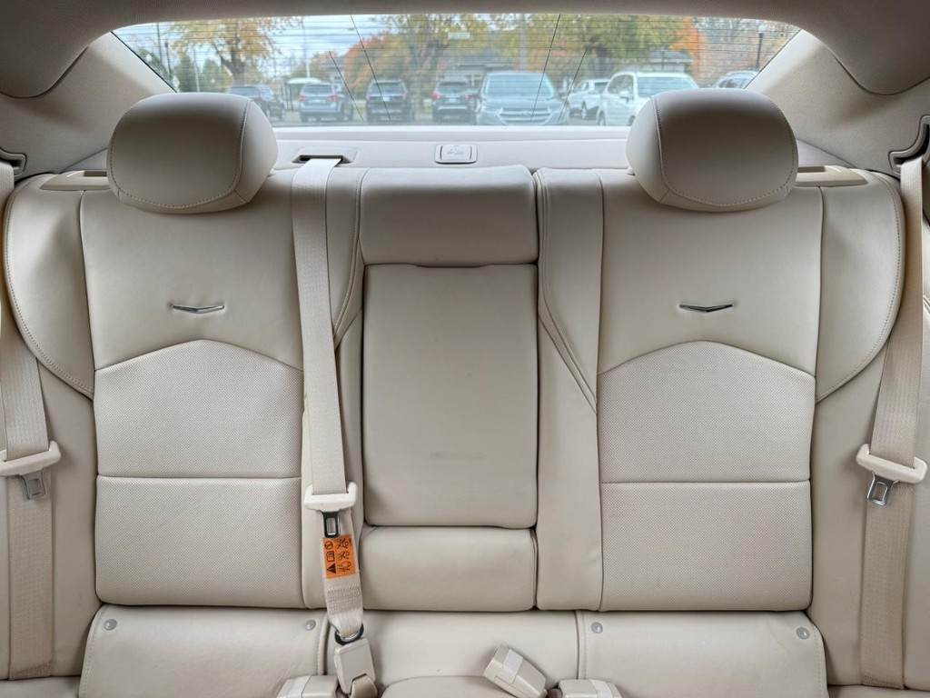 Cadillac CTS Sedan Vehicle Full-screen Gallery Image 08