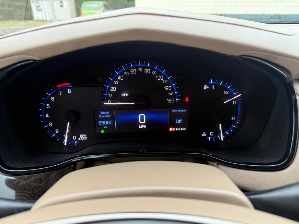 Cadillac CTS Sedan Vehicle Full-screen Gallery Image 10