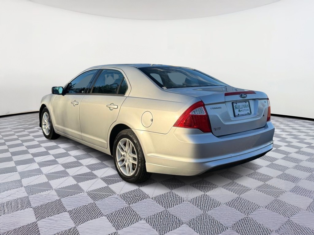 Ford Fusion Vehicle Full-screen Gallery Image 02