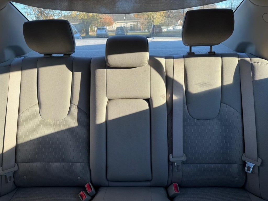 Ford Fusion Vehicle Full-screen Gallery Image 08