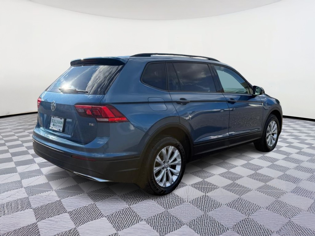 Volkswagen Tiguan Vehicle Full-screen Gallery Image 03