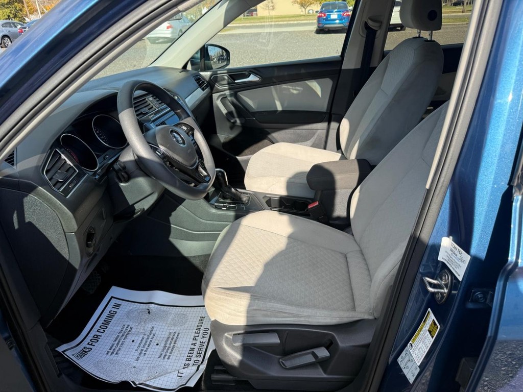 Volkswagen Tiguan Vehicle Full-screen Gallery Image 05