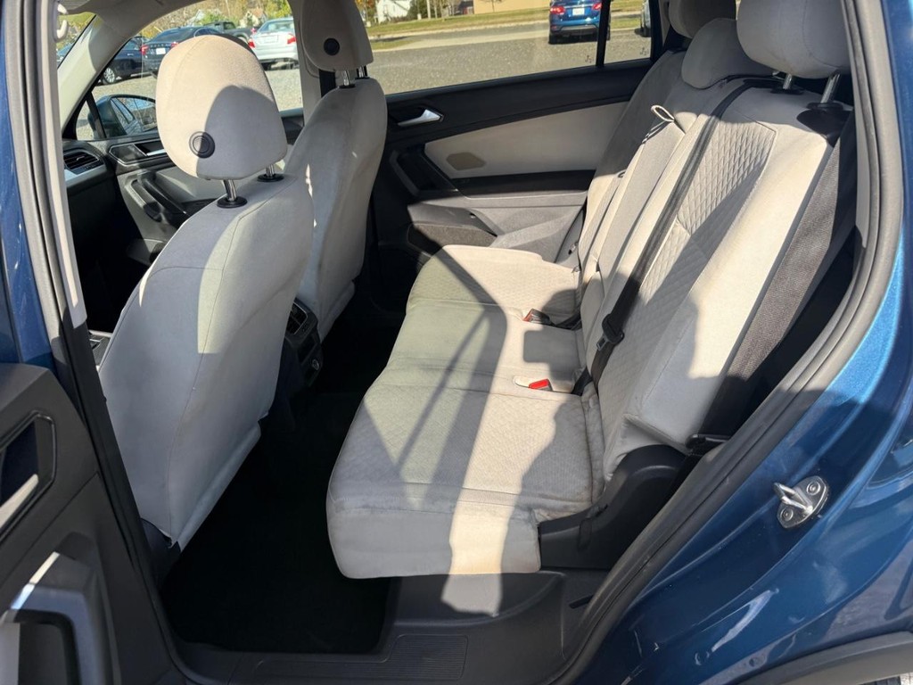 Volkswagen Tiguan Vehicle Full-screen Gallery Image 06