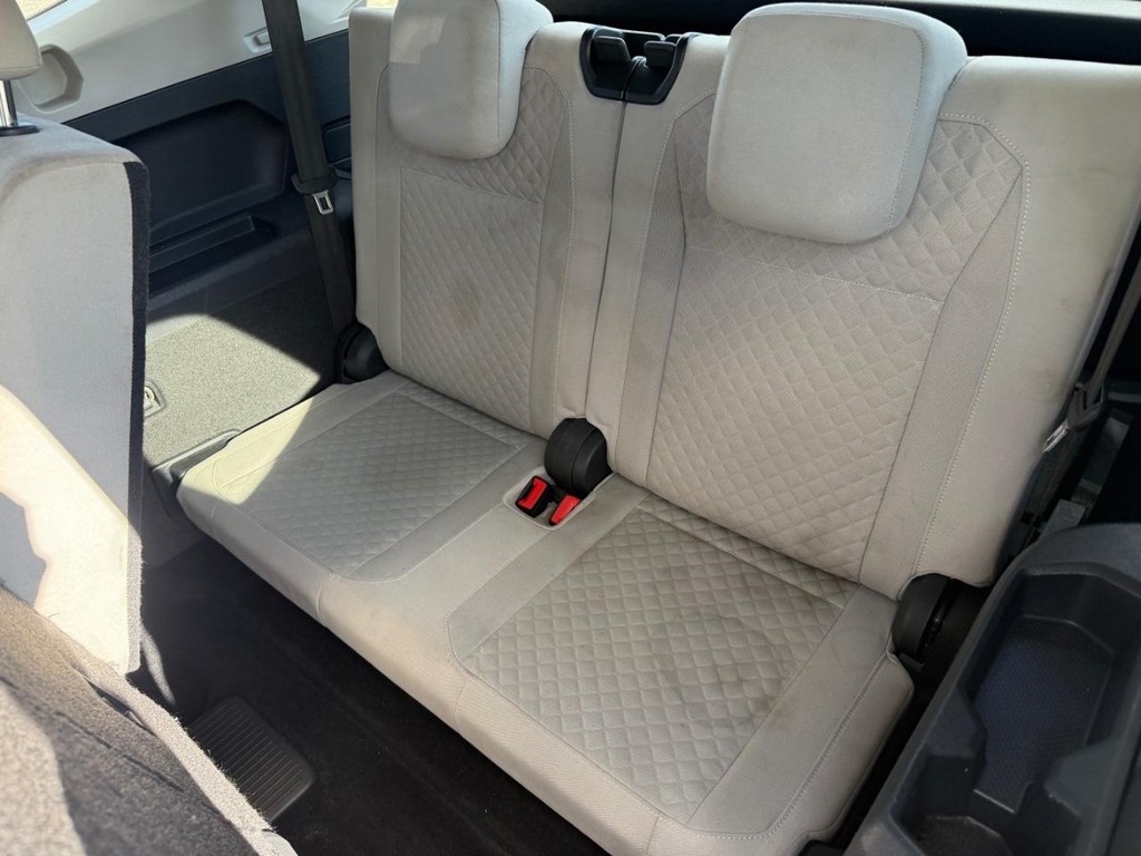 Volkswagen Tiguan Vehicle Full-screen Gallery Image 07