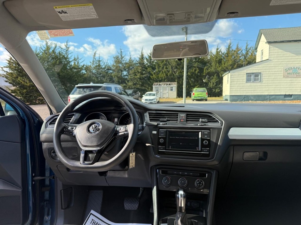 Volkswagen Tiguan Vehicle Full-screen Gallery Image 08