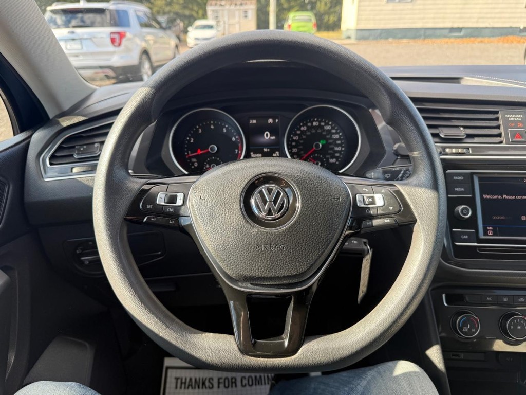 Volkswagen Tiguan Vehicle Full-screen Gallery Image 10