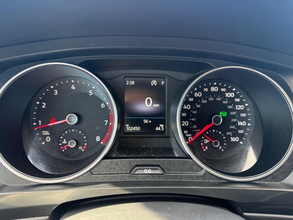 Volkswagen Tiguan Vehicle Full-screen Gallery Image 11