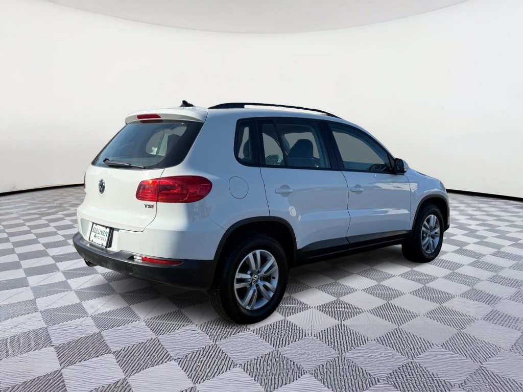 Volkswagen Tiguan Vehicle Full-screen Gallery Image 03
