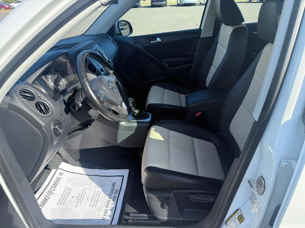 Volkswagen Tiguan Vehicle Full-screen Gallery Image 05