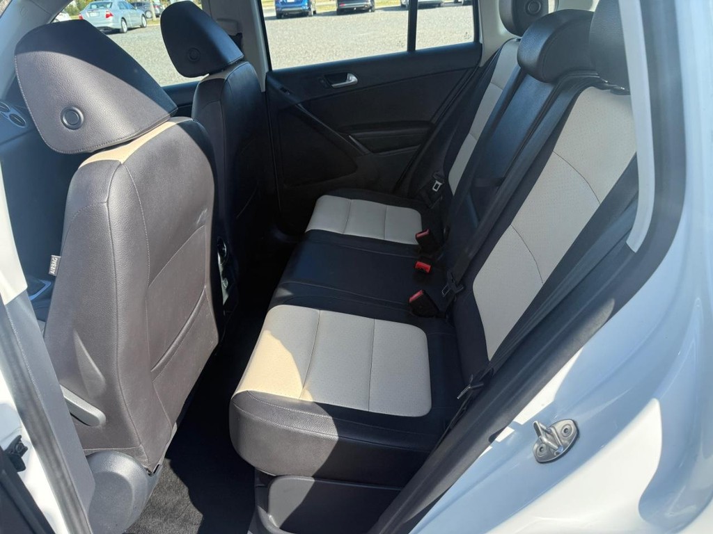 Volkswagen Tiguan Vehicle Full-screen Gallery Image 06